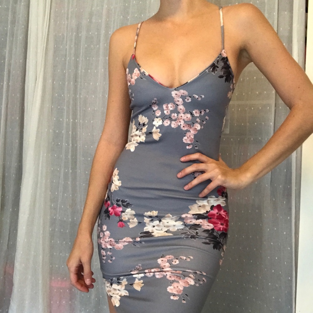 Floral grey bodycon dress! Tag still on!